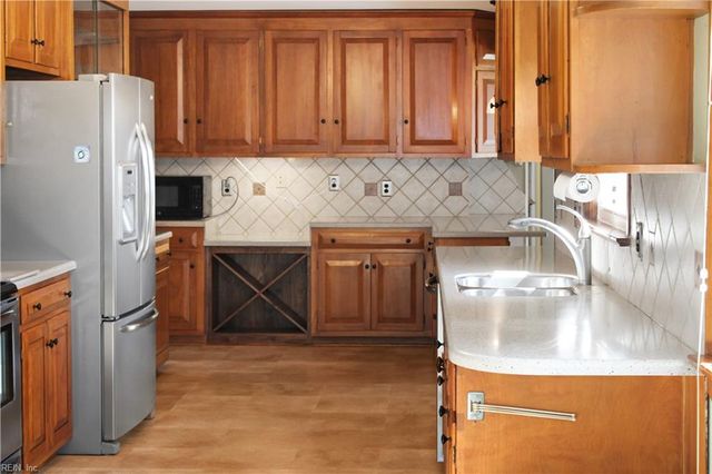 463 Elizabeth Lake DR, Hampton, VA 23669