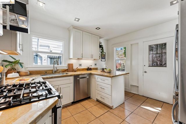 2304 14th AVE, Oakland, CA 94606