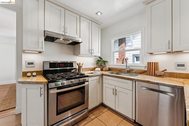 2304 14th AVE, Oakland, CA 94606