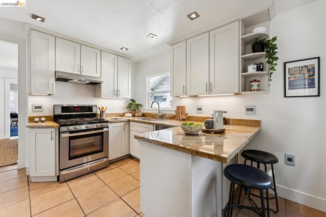 2304 14th AVE, Oakland, CA 94606