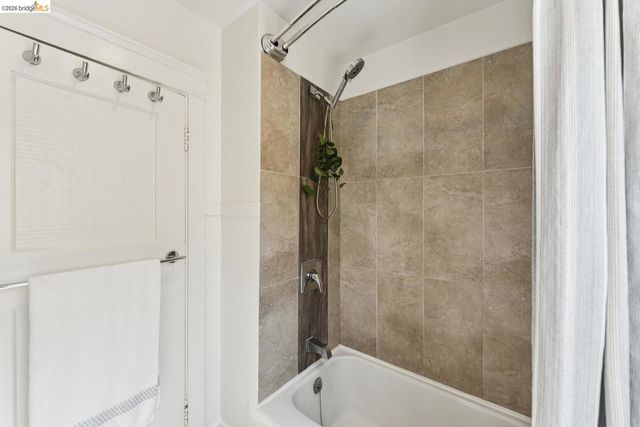2304 14th AVE, Oakland, CA 94606