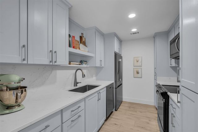2829 Timmons Lane 152, Houston, TX 77027