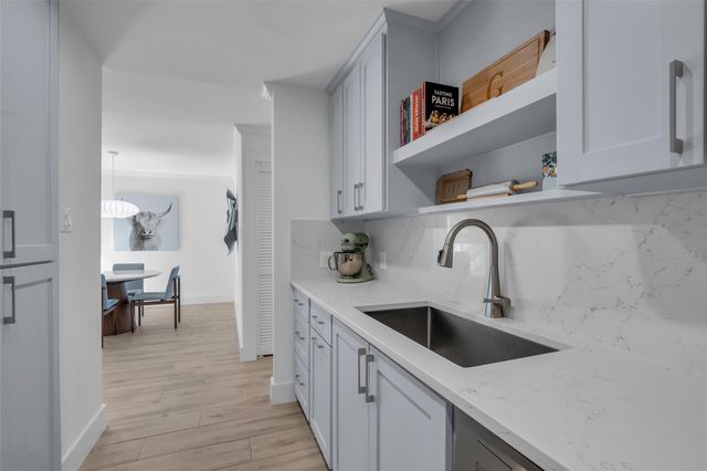 2829 Timmons Lane 152, Houston, TX 77027