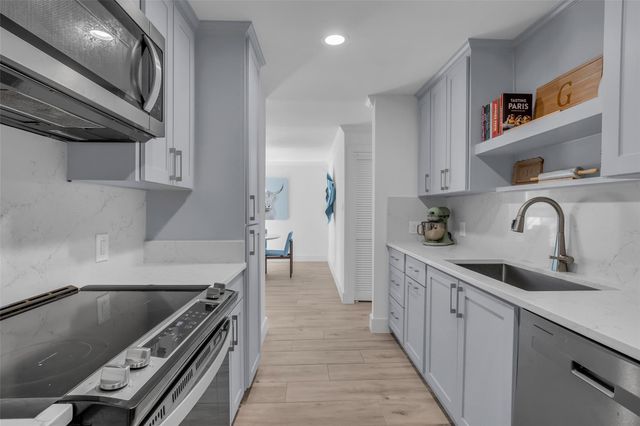 2829 Timmons Lane 152, Houston, TX 77027
