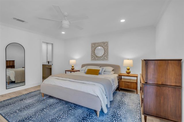 2829 Timmons Lane 152, Houston, TX 77027