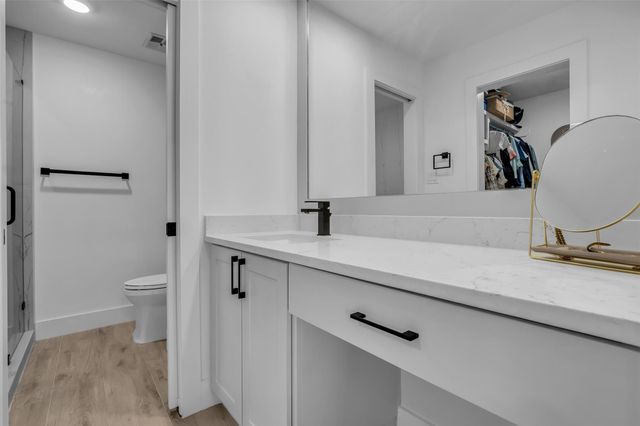 2829 Timmons Lane 152, Houston, TX 77027