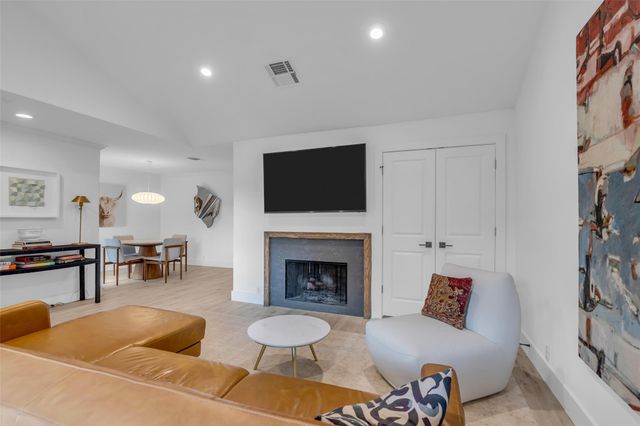 2829 Timmons Lane 152, Houston, TX 77027