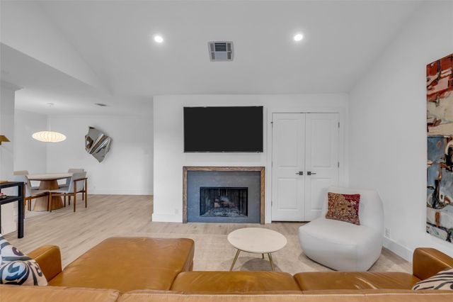 2829 Timmons Lane 152, Houston, TX 77027