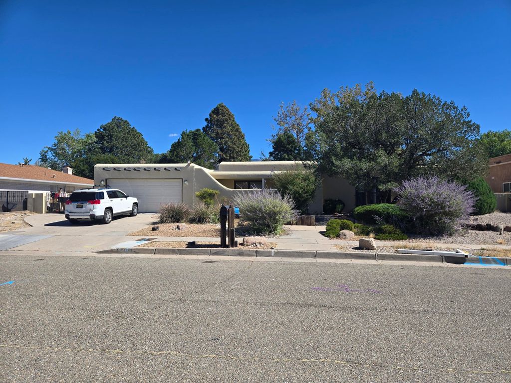 5412 MOON Street NE, Albuquerque, NM 87111