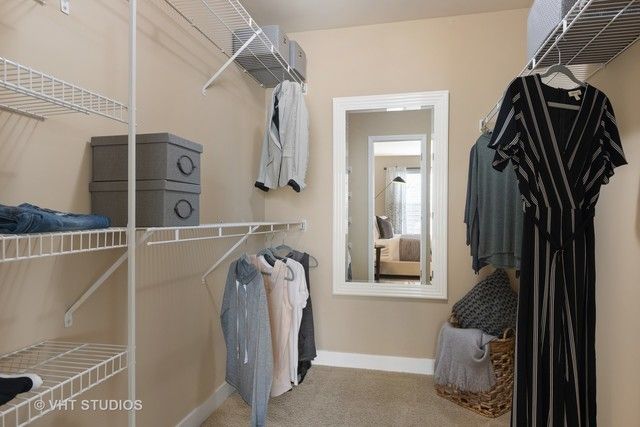 81 Kensington Circle 205, Wheaton, IL 60189