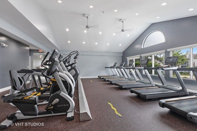 81 Kensington Circle 205, Wheaton, IL 60189