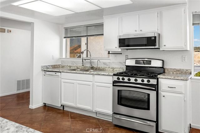 27055 Silver Lakes, Helendale, CA 92342