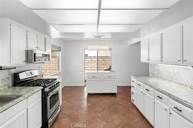 27055 Silver Lakes, Helendale, CA 92342