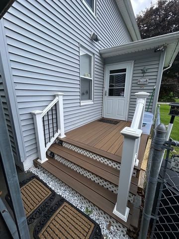 30 Park Rd, Webster, MA 01570