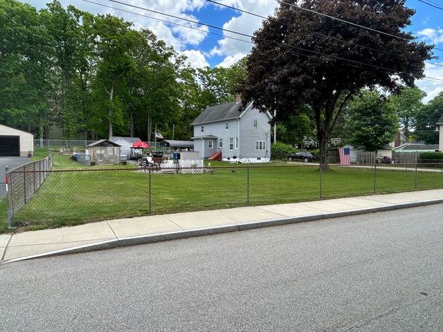 30 Park Rd, Webster, MA 01570