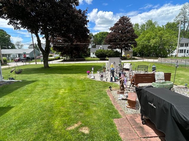 30 Park Rd, Webster, MA 01570