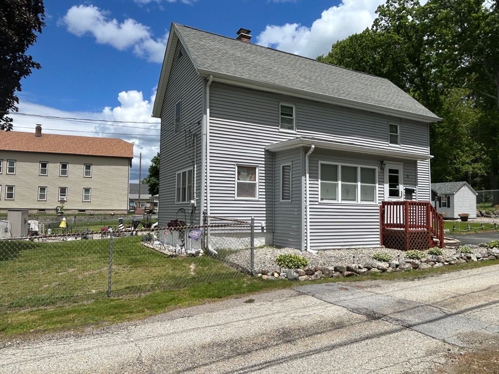 30 Park Rd, Webster, MA 01570
