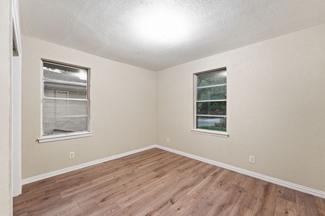 2633 Inadale Avenue, Dallas, TX 75228