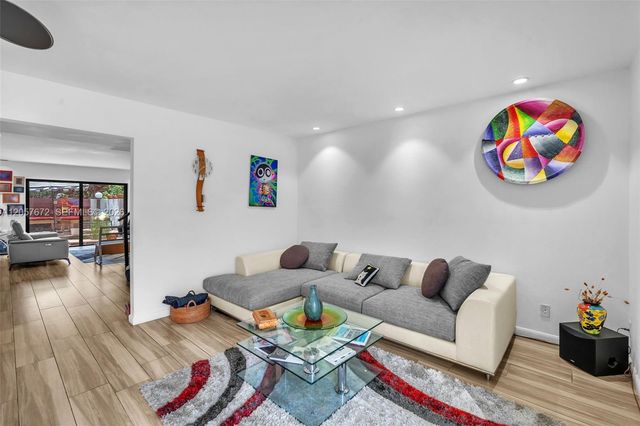3908 Parkside Ln 229, Hollywood, FL 33021