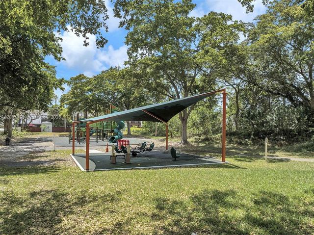 3908 Parkside Ln 229, Hollywood, FL 33021