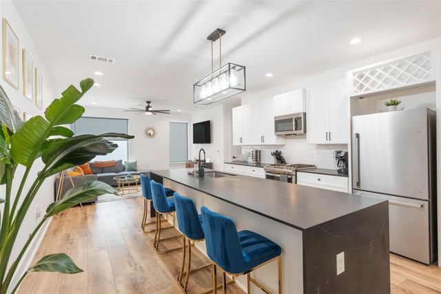 1417 Kramer LN 21, Austin, TX 78758