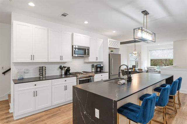 1417 Kramer LN 21, Austin, TX 78758