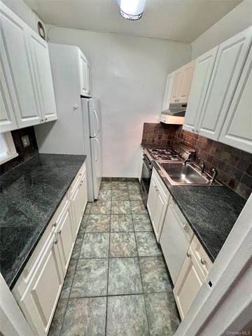 162-01 Powells Cove Boulevard 1M, Whitestone, NY 11357