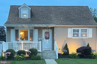 18 CLOVERDALE RD, Blackwood, NJ 08012