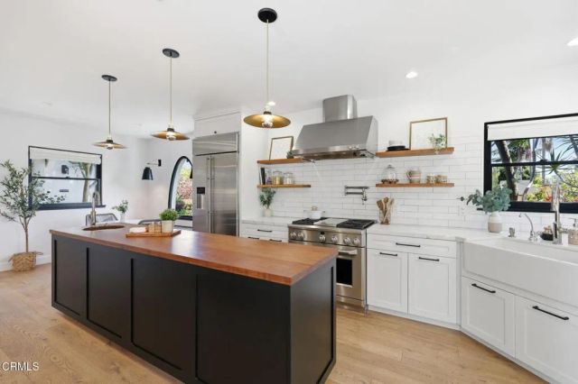 25 Encinal Place, Ventura, CA 93001