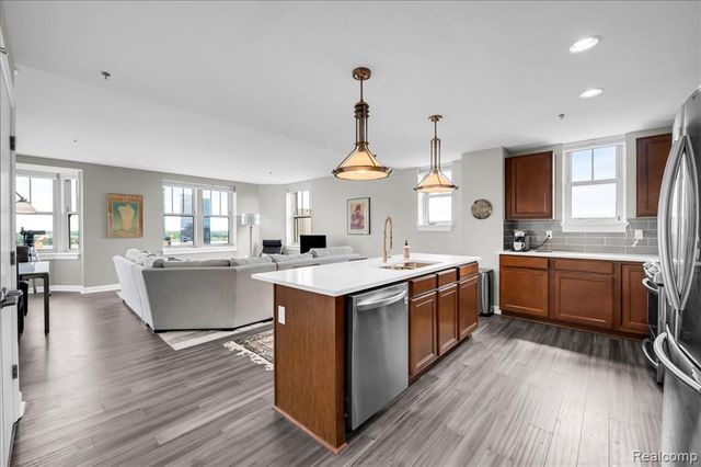 525 W Lafayette Boulevard 11D, Detroit, MI 48226