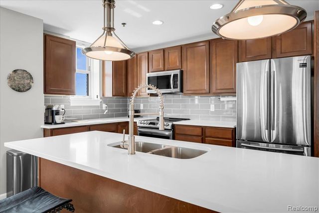 525 W Lafayette Boulevard 11D, Detroit, MI 48226