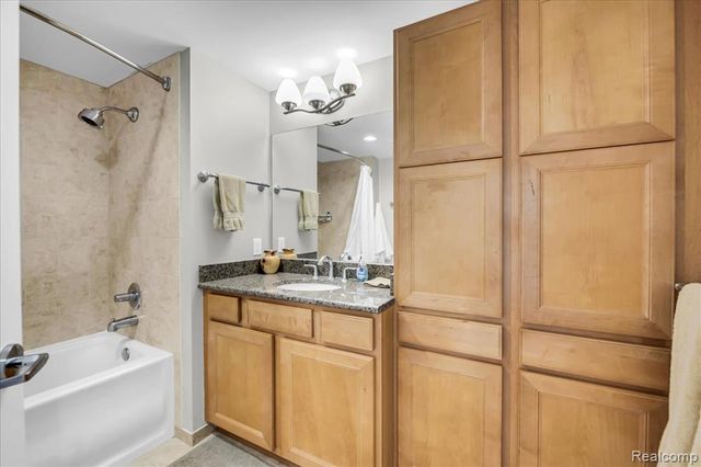 525 W Lafayette Boulevard 11D, Detroit, MI 48226