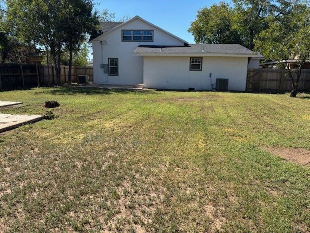 Image 24 of property listing at 1420 S David St, San Angelo, TX 76903