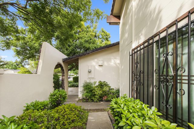 5883 Kahara Ct, Sacramento, CA 95822