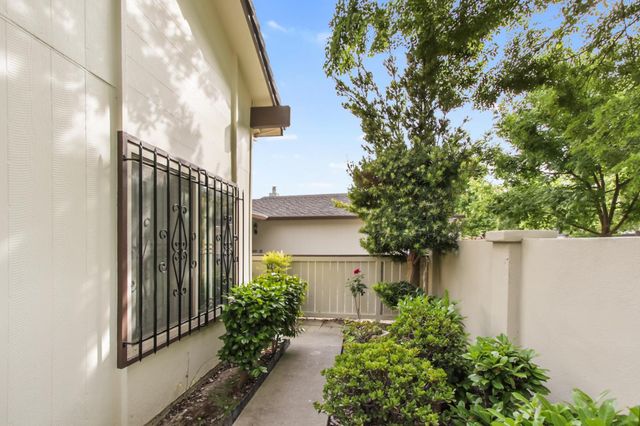5883 Kahara Ct, Sacramento, CA 95822