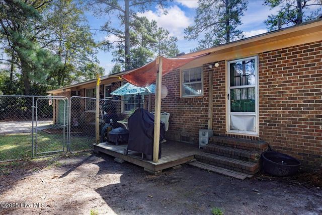110 N East Avenue, Teachey, NC 28464