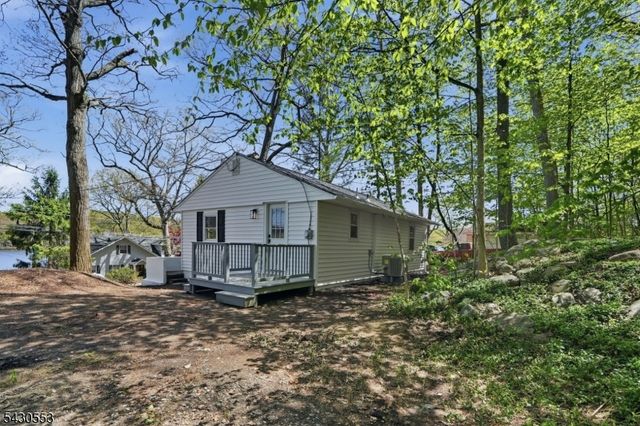 45 W Shawnee Trl, Jefferson Twp., NJ 07885