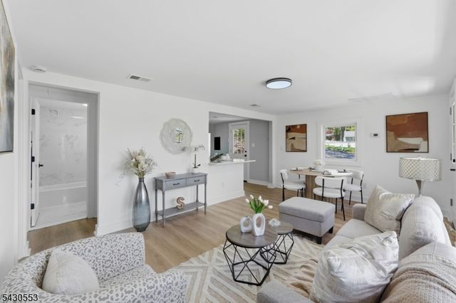 45 W Shawnee Trl, Jefferson Twp., NJ 07885