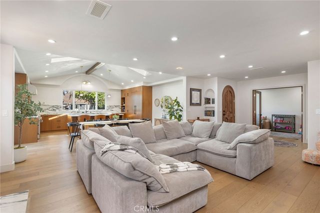 4001 Elm, Long Beach, CA 90807
