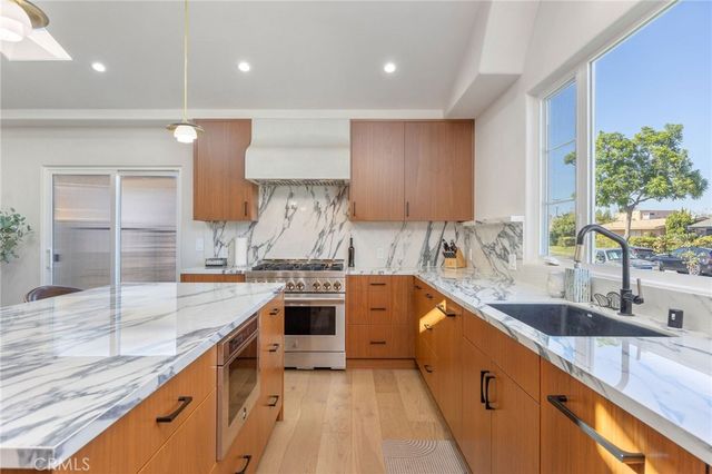 4001 Elm, Long Beach, CA 90807