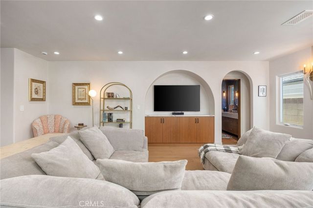 4001 Elm, Long Beach, CA 90807