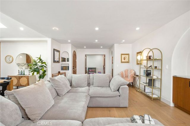 4001 Elm, Long Beach, CA 90807