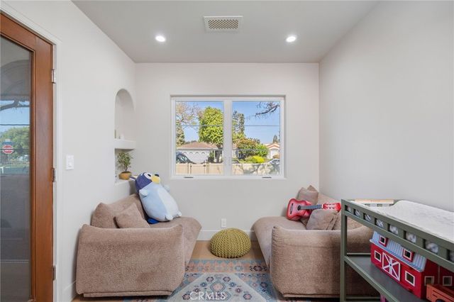 4001 Elm, Long Beach, CA 90807