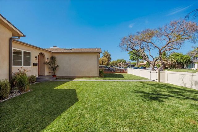 4001 Elm, Long Beach, CA 90807