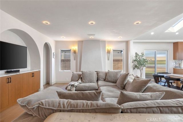 4001 Elm, Long Beach, CA 90807