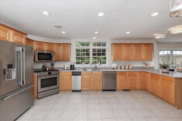 1049 Bridge Street, Pelham, NH 03076