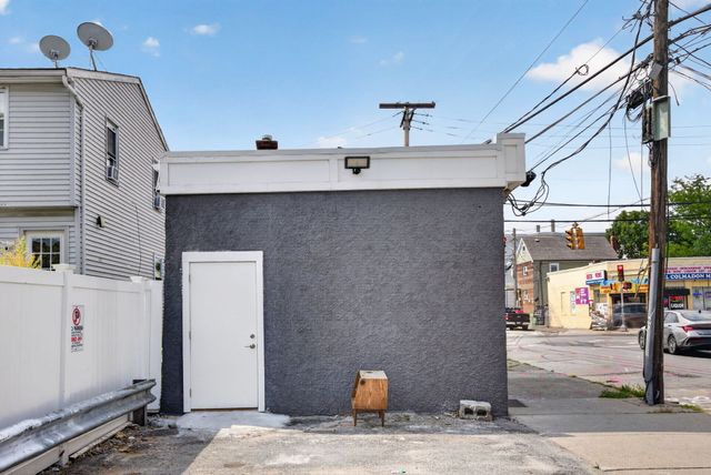 61 Franklin St, Lynn, MA 01902
