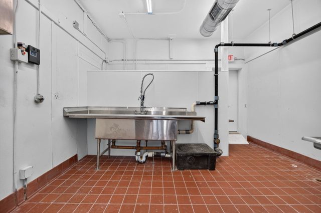 61 Franklin St, Lynn, MA 01902