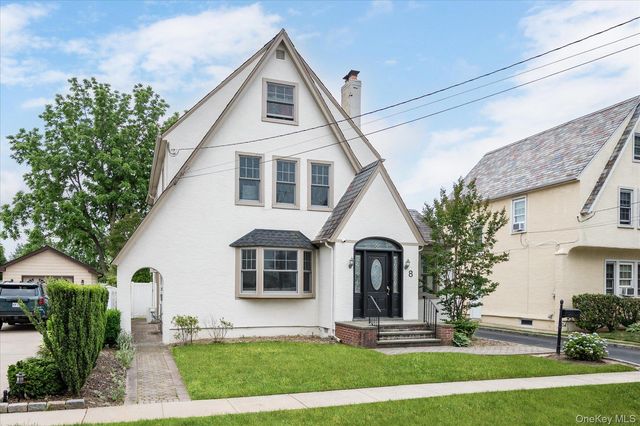8 May Court, West Hempstead, NY 11552