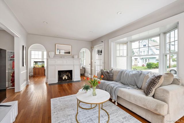 8 May Court, West Hempstead, NY 11552